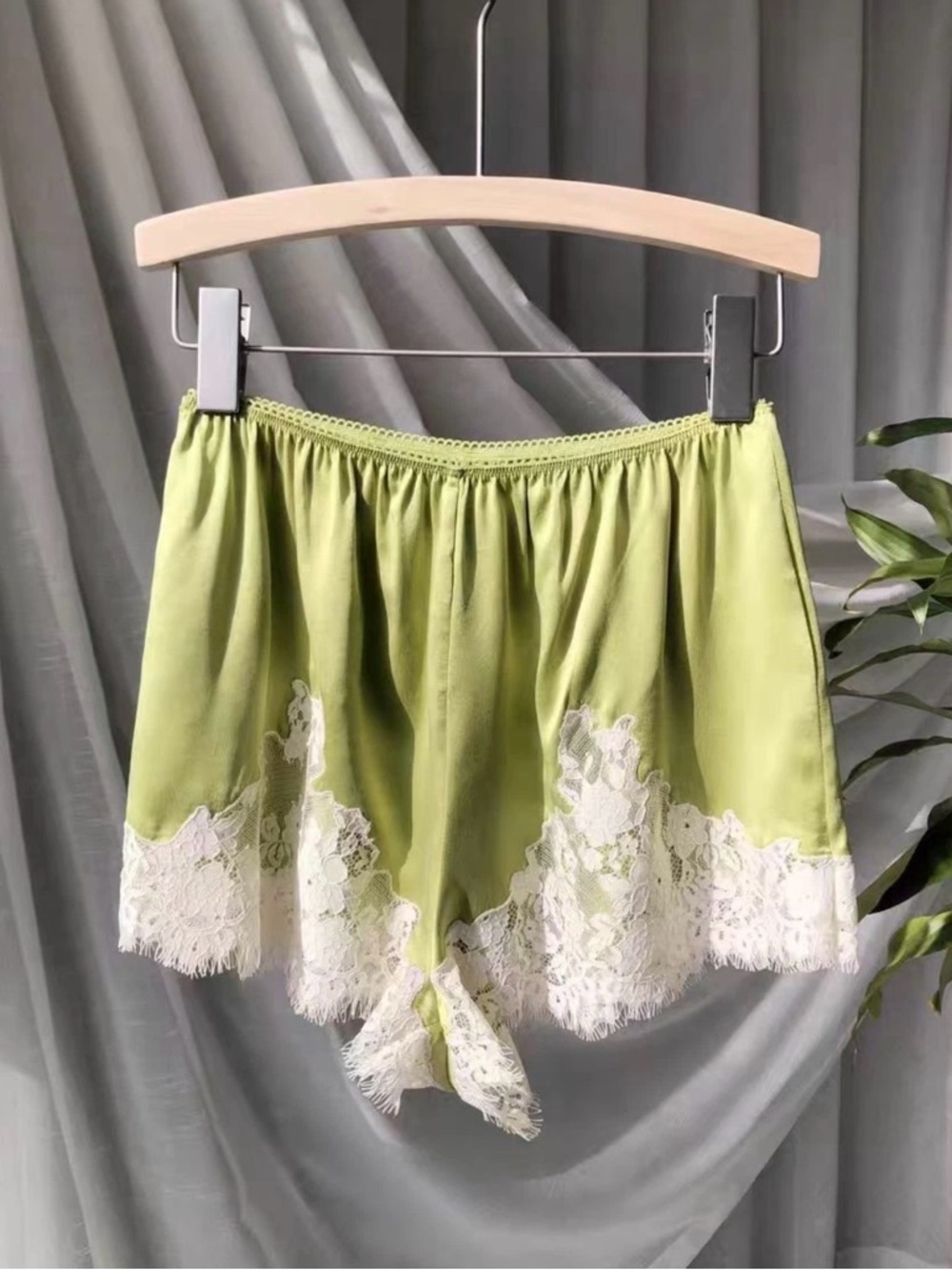NWT Doen Iona Green Silk Lace-Trim Sleep Shorts with Cream Lace (small) - Picture 2 of 9